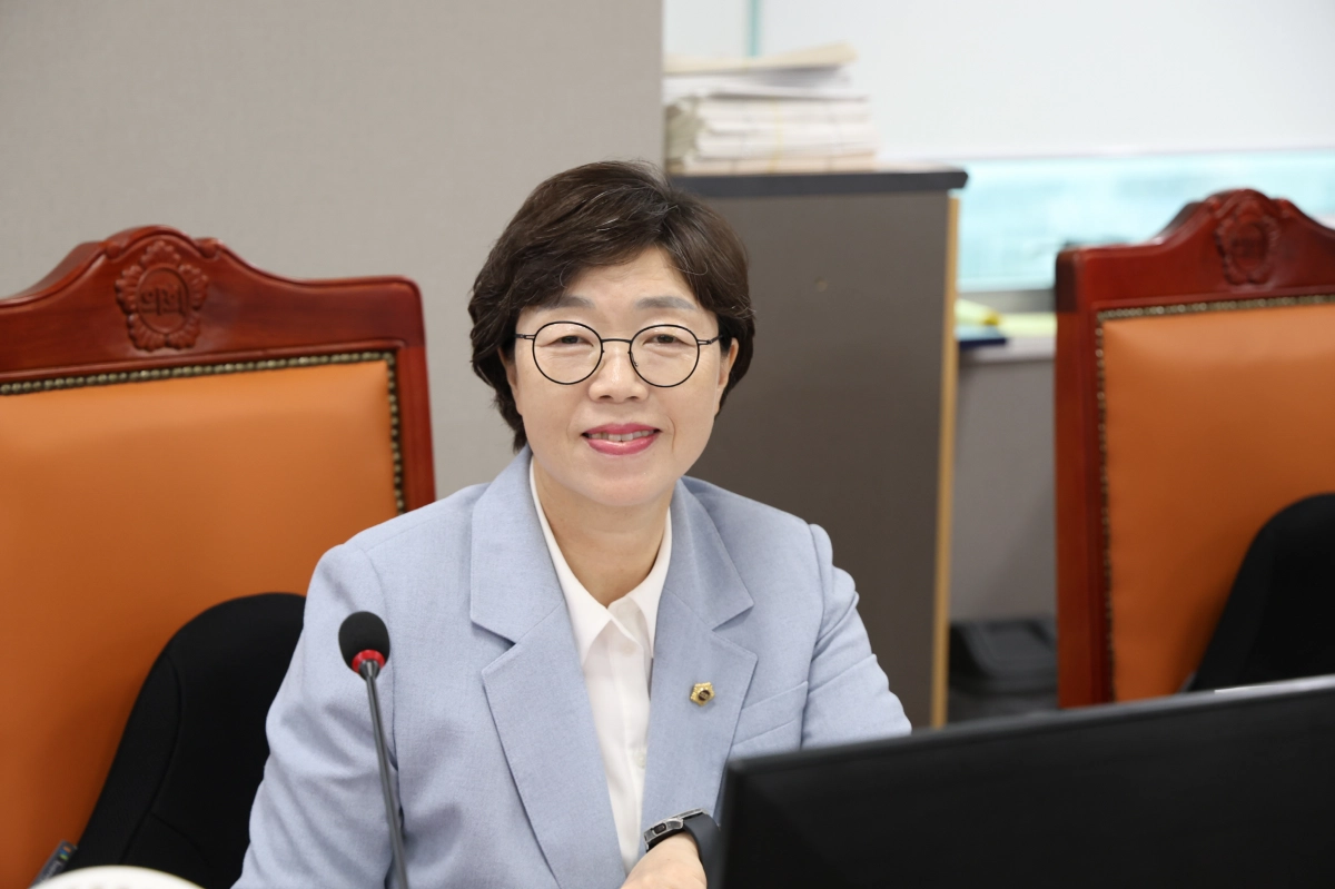 건설교통위원회 박옥분 의원. 제386회 임시회 건설교통위원회 2025년도 추가경정예산안 심사에서 건설국·건설본부 예산 운영 부실, 근무환경 개선 촉구. (사진=경기도의회)