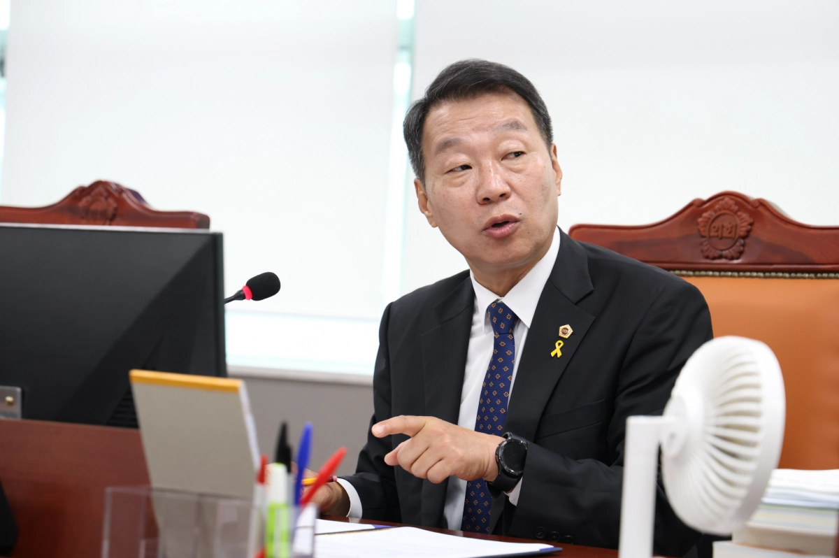 건설교통위원회 강태형 의원. 제386회 임시회 건설교통위원회 2025년도 추가경정예산안 심사 과정에서 교통국 소관 예산의 대규모 감액과 불투명한 집행 구조 강하게 비판. (사진=경기도의회)