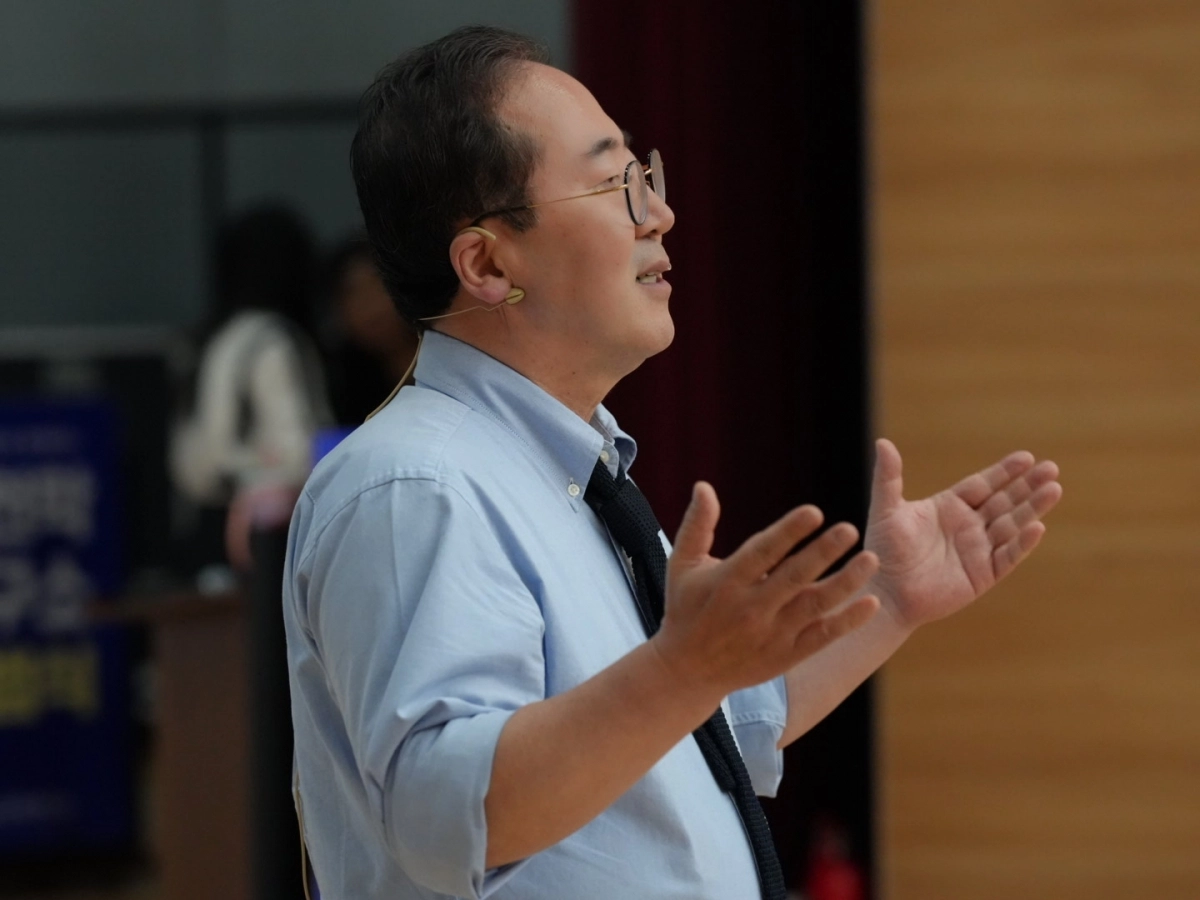 허석 상임대표가 ‘순천학연구소’ 출범식에서 인사말을 하고 있다.