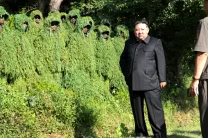 [포토] 김정은, 저격수 구분대 사격경기 참관
