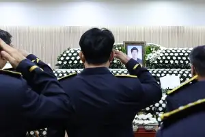 그는 왜 혼자 출동했을까…구명조끼 벗어주고 ‘숨진 해경’ 의혹 푼다