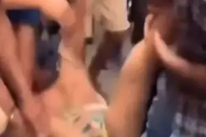 혼돈의 네팔 시위… “장관이 속옷 차림으로 끌려다니며 맞아”