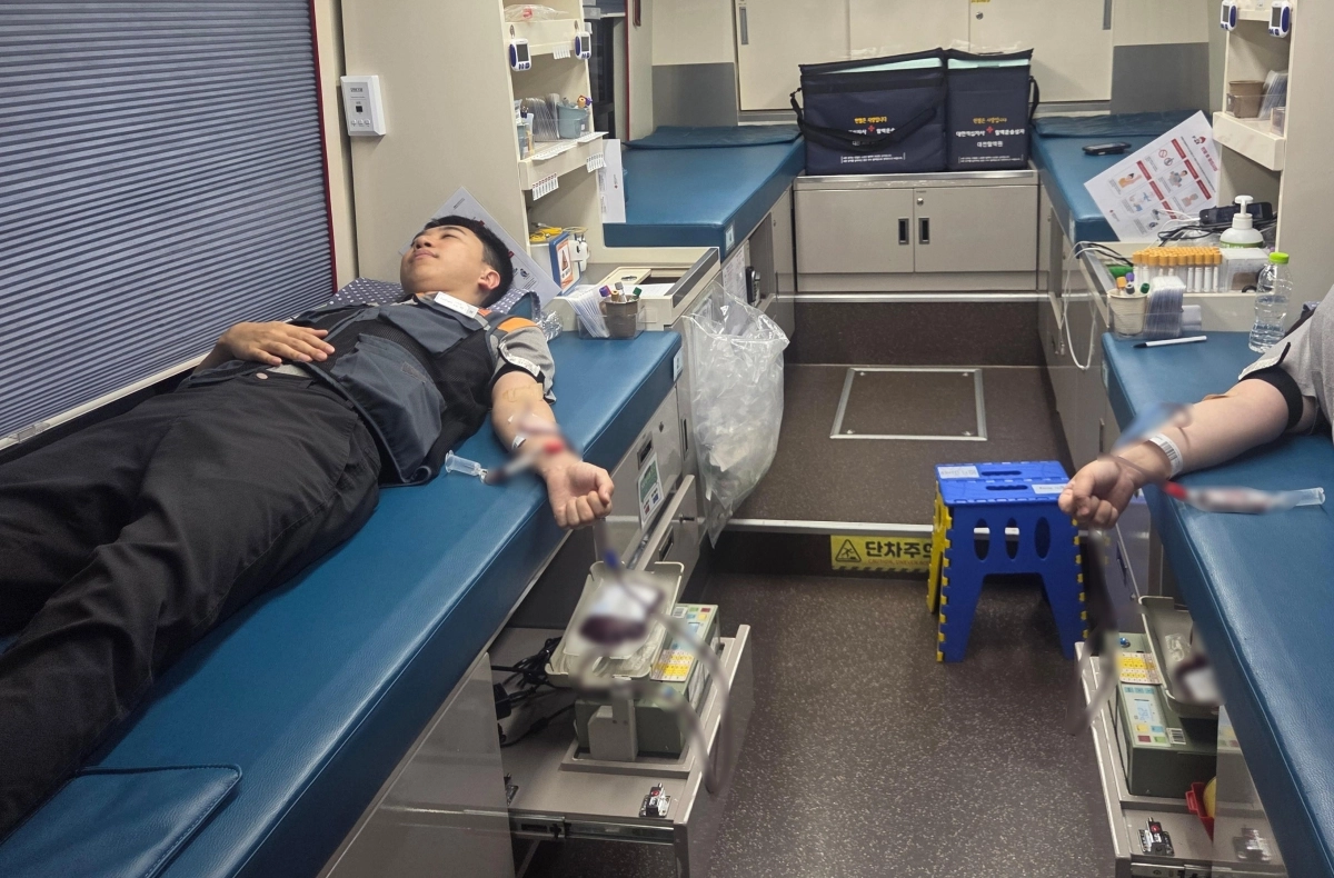 지난 1일 대한전선 당진공장 임직원들이 사랑의 헌혈 캠페인에 참여하고 있다. 호반그룹 제공