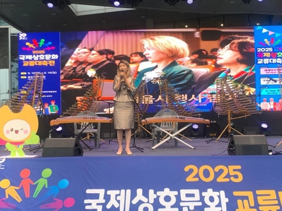 축사하는 아이수루 의원