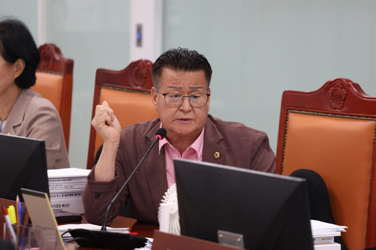 안명규 의원(건설교통위원회)이 12일 제386회 임시회 추가경정예산안 심사에서 감액 추경으로 교통정책 차질 가능성 지적, 도민 불편 해소와 행정 신뢰 회복 강조. (사진=경기도의회)
