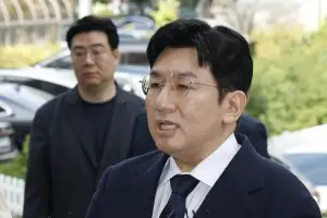 포토라인 선 방시혁 “제 일로 심려 끼쳐 송구…조사 성실히 임할 것”