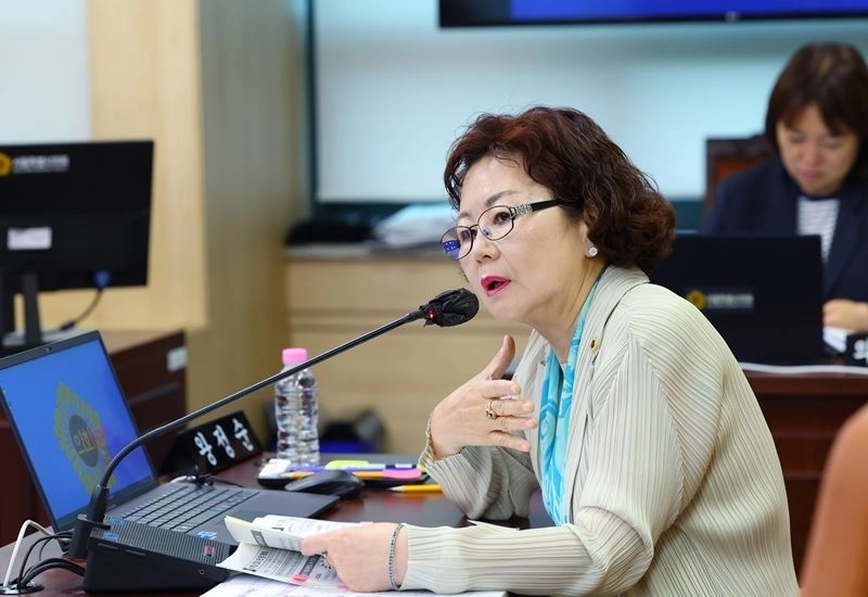 질의하는 왕정순 부위원장