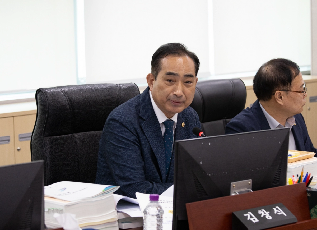 농정해양위원회 김창식 부위원장은 15일 열린 제386회 임시회 추가경정예산안 심의에서 예산 집행 부진 문제를 지적하며, 이 같은 상황이 반복될 경우 도민 체감도가 떨어질 수 있다고 강하게 비판했다. (사진=경기도의회)
