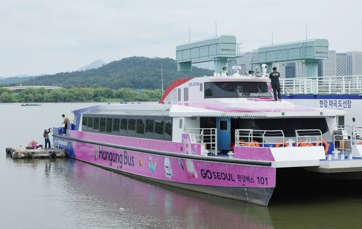 15일 서울 강서구 마곡선착장에 한강버스가 정박해 있다. 한강버스는 오는 18일 오전 11시 정식 운항을 시작한다. 뉴시스
