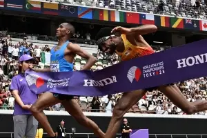 ‘0.03’… 도쿄 세계육상 마라톤 1·2위, 마지막까지 100m처럼 경합
