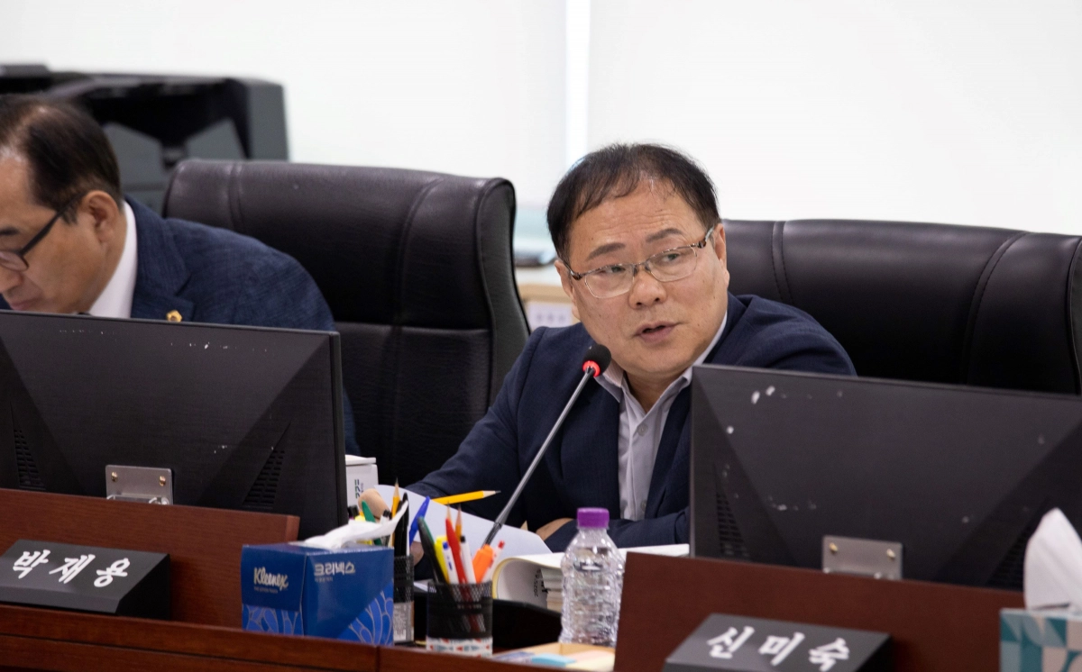 박재용 의원(보건복지위원회)이 9월 15일 열린 제386회 임시회 추가경정 예산안 심의에서 전략적 재정운용과 안정적인 도공공서비스 추진 예산 편성을 강조하고 있다. (사진=경기도의회)