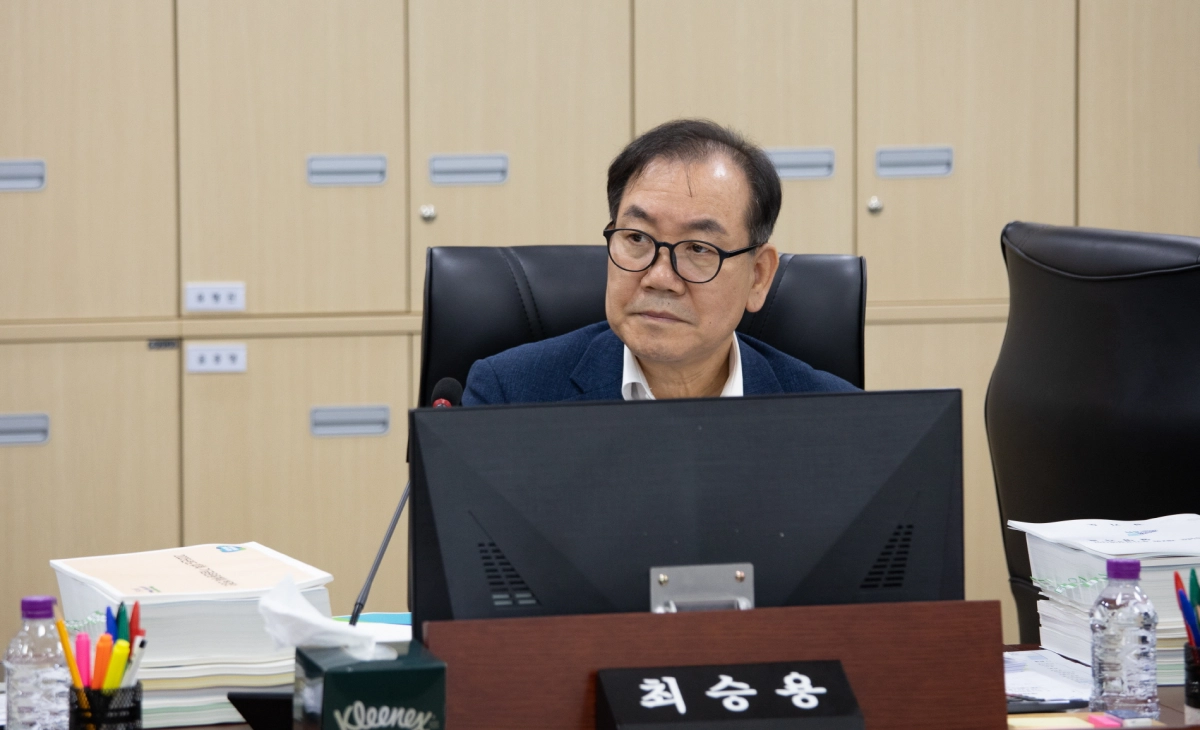 최승용 의원(예산결산특별위원회). 15일 추가경정예산안 심사에서 본예산 전액 삭감으로 재정 신뢰성 논란 및 추경 편성 타당성 문제 지적. (사진=경기도의회)