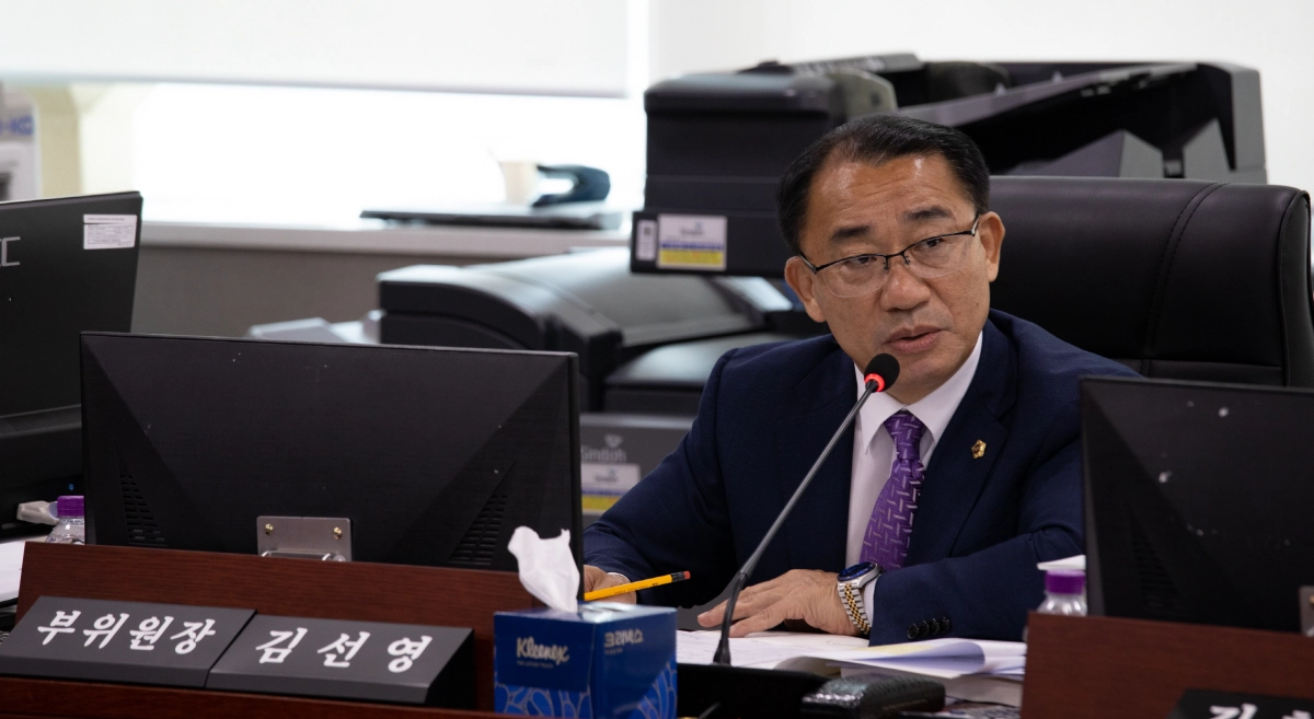 예산결산특별위원회 및 경제노동위원회 김선영 부위원장. 9월 16일 제386회 임시회  추가경정예산안 심의에서 소방대원 모두에 대한 세심한 지원 당부. (사진=경기도의회)