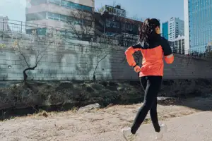 산책로에서 “비켜요 비켜” 러닝크루 민폐 논란…여의도공원에 ‘4대 금지사항’ 걸렸다