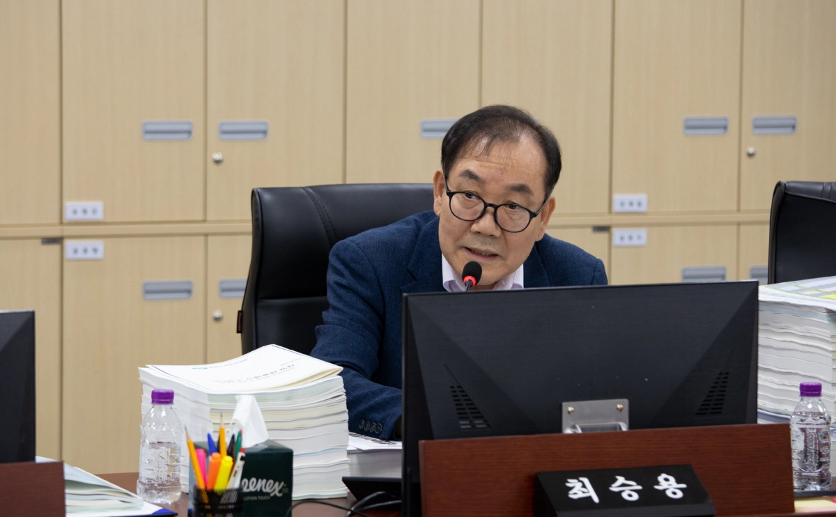최승용 위원(예산결산특별위원회). 16일 추가경정예산안 심사에서 집행잔액 문제와 사업 관리 부실에 대해 집행부의 안일한 태도 질타.(사진=경기도의회)