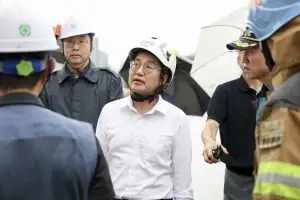 민생경제 현장투어 중 붕괴 현장 달려간 김동연, “책임소재 가려라”