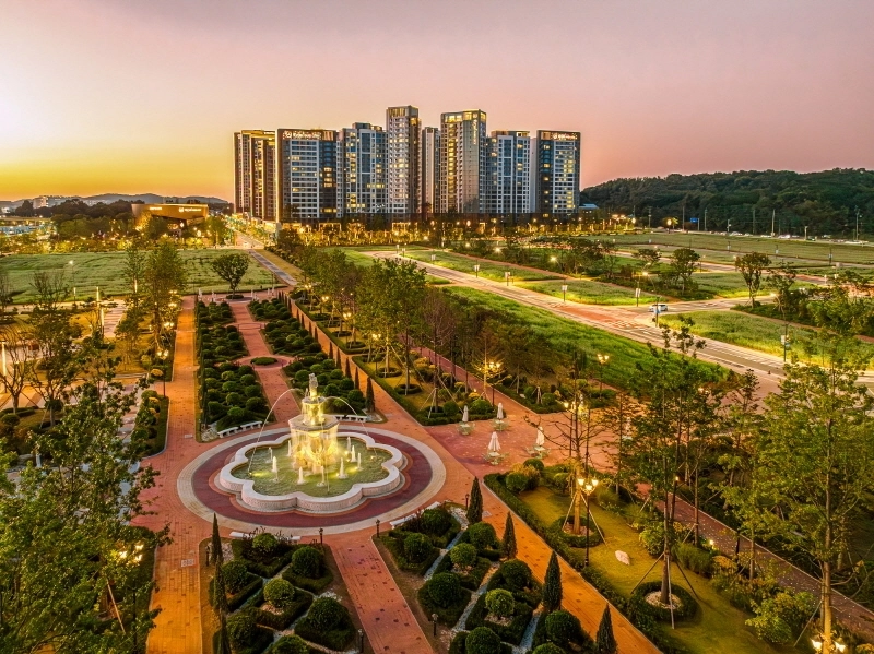 9월 20일 ‘검단 메밀꽃·황토 십리길’을 개장하는 신검단 로열파크씨티Ⅱ, 전국 최대 규모면서 메밀꽃과 황톳길을 도심에서 함께 즐길 수 있는 전국 최초의 행사다.