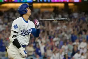 하퍼 3구 삼진 잡고 5이닝 노히트…‘또 MLB 새역사’ 오타니, 50홈런·50탈삼진 동시 달성