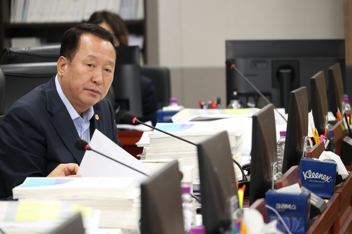 안계일 의원(예산결산특별위원회)이 17일 추가경정예산안 심사에서 경기도 통합데이터센터 구축 지연으로 인한 연쇄 예산 감액과 행정책임 문제 질타. (사진=경기도의회)