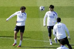 ‘훈련장 등장’ PSG 이강인, 발목 부상 털고 주전 경쟁 재참전…엔리케 감독 “UCL 2연패 자신”