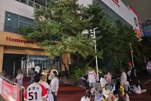 “LG 이겨서 좋았는데 내 차가…” 야구 경기 후 경찰까지 출동, 무슨 일