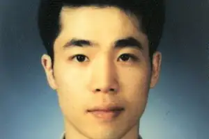 올림픽대로 뛰어들어 위급 운전자 구한 경찰관