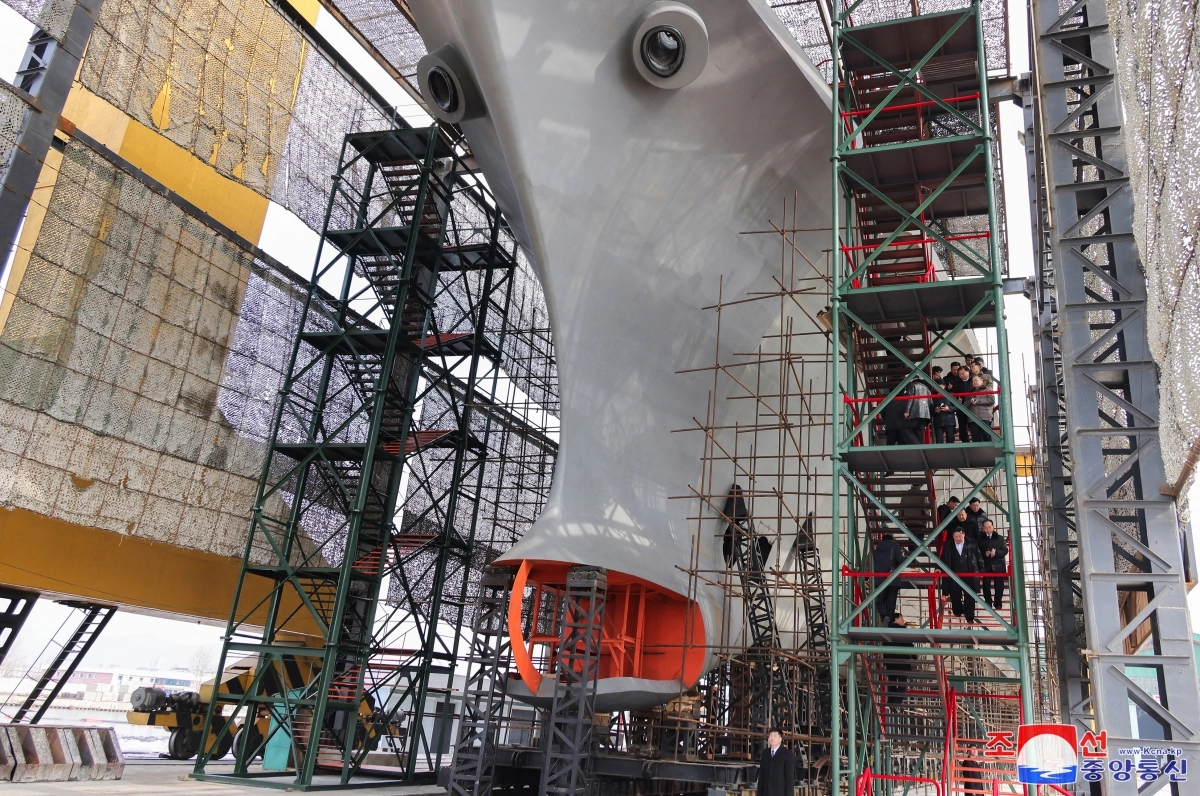 북한 김정은, 핵잠 건조실태 시찰