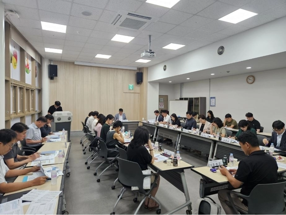 지난 16일 친환경유통센터 식재료관리위원회에 참석한 이종태 의원