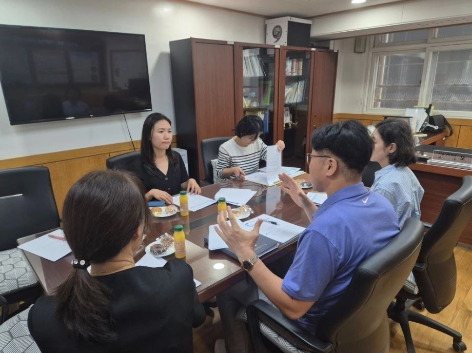 이소라 의원이 지난 17일 서울 성북구에 위치한 서울다원학교를 방문해 학교관계자와 학부모 대표 의견을 청취하고 있다.