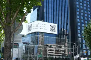 서울 도심에 나타난 ‘ㅠㅠ.. ㅠ유...’ 로고 없는 파격적인 광고, ‘육회바른연어’ 궁금증 마케팅 통했다