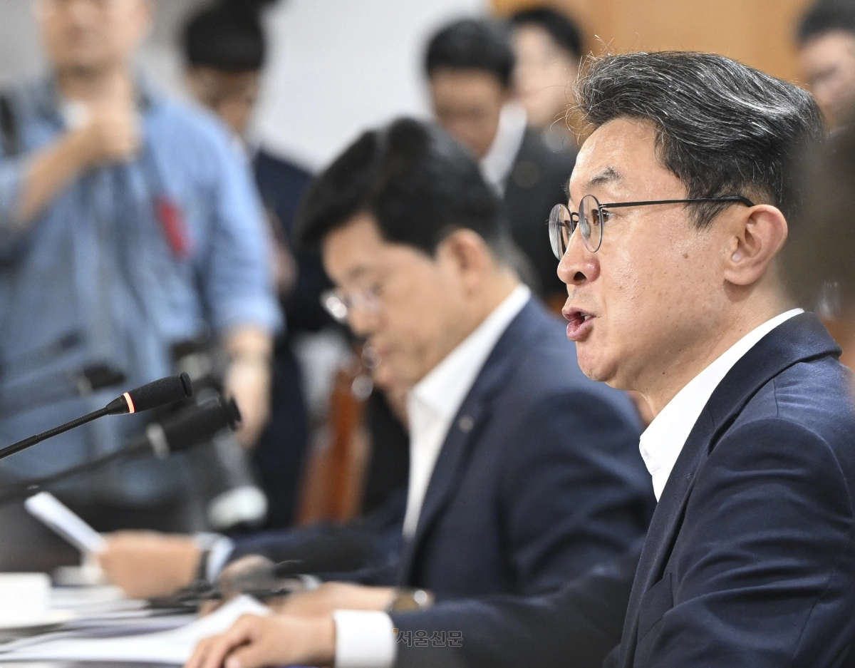 이억원 금융위원장이 15일 서울 중구 은행연합회에서 열린 금융위원장-금융지주 회장 간담회에서 발언하고 있다. 2025.9.15 이지훈 기자