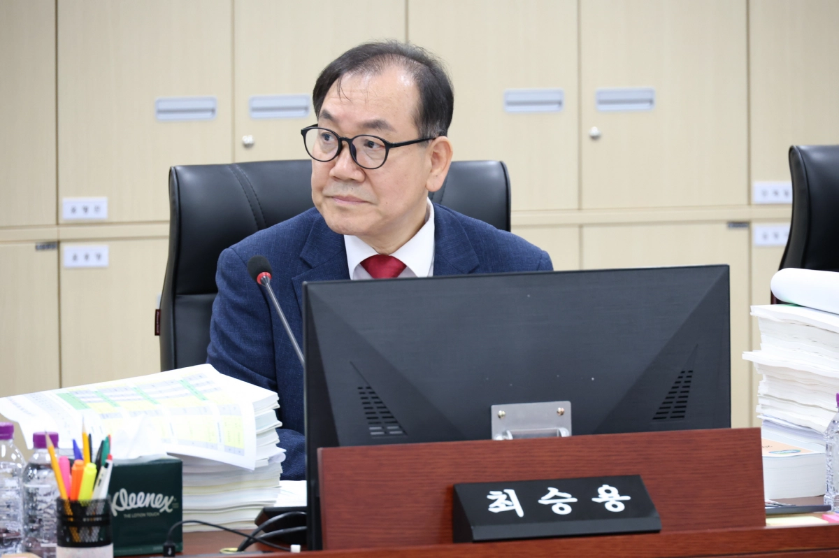 최승용 위원(예산결산특별위원회). 17일 2025년도 제2회 추가경정예산안 심사에서 ‘지역화폐 불용액 우려·아파트 노동자 휴게시설 감액 추경’ 개선책 요구. (사진=경기도의회)