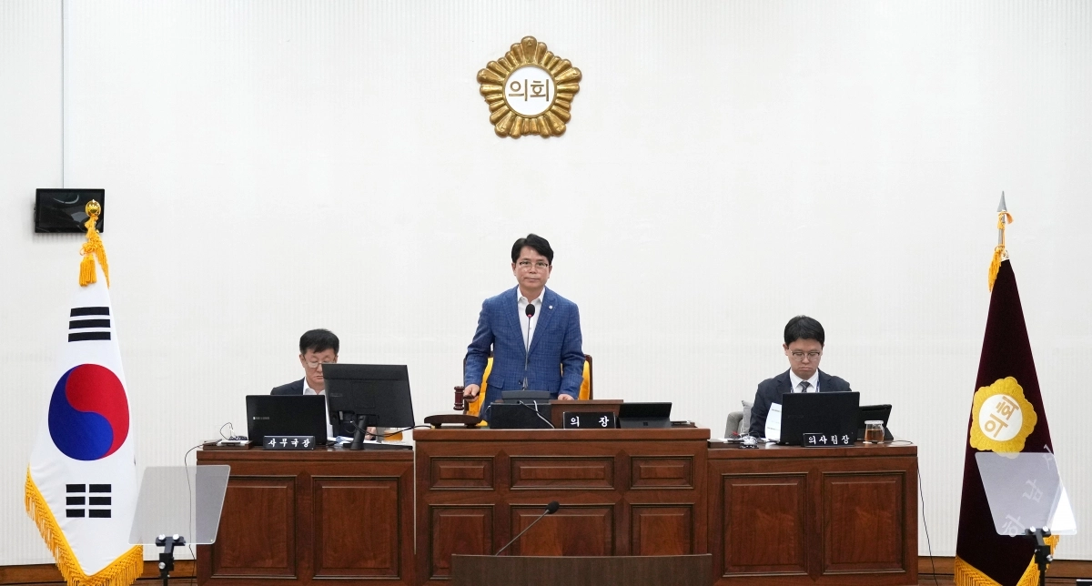 하남시의회 금광연 의장이 19일 제342회 임시회 제2차 본회의에서 폐회사를 하고 있다. 하남시의회 제공