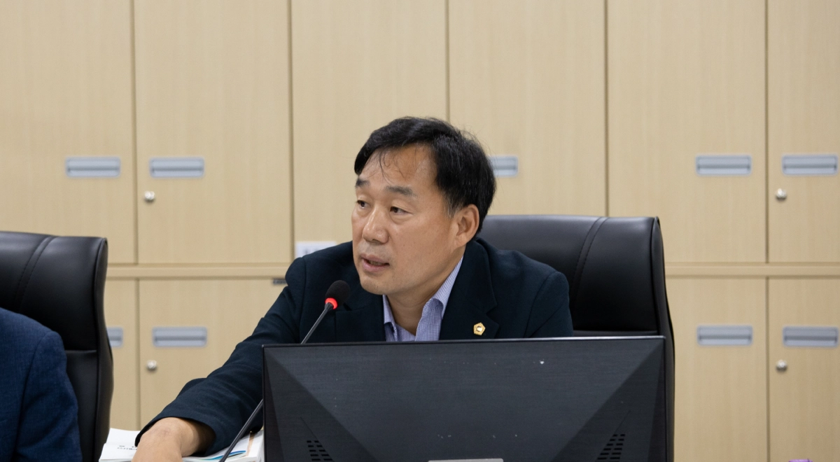 윤종영 의원(예산결산특별위원회). 제386회 임시회 추가경정예산안 심의에서 예산 편성 과정의 형평성과 실효성 확보를 강력히 주문. (사진=경기도의회)