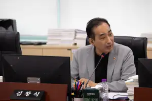 김창식 경기도의원, 경로당 스마트 환경 조성 사업 예산 감액·지연 문제 질타
