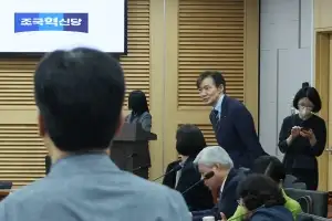조국, ‘장래 정치 지도자 선호도’ 1위에 “그런데 신경 쓸 상황 아냐”