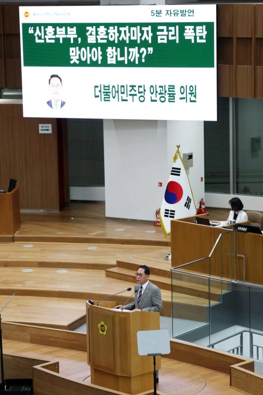 교육기획위원회 안광률 위원장이 19일 제386회 임시회 본회의에서 5분 자유발언을 하고 있다. (사진=경기도의회)