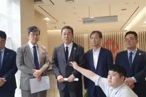 MBK 김병주 찾아간 與…“매수자 결정 전 홈플러스 폐점 없다”