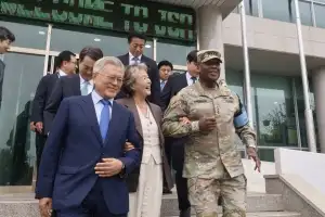 문재인 전 대통령 JSA 방문…김정은과 걸은 도보다리도 둘러봐
