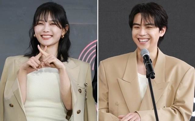 배우 김유정(왼쪽)과 김도훈이 19일 오후 부산광역시 해운대구 영화의 전당에서 열린 ‘제30회 부산국제영화제(BIFF)’ ‘친애하는 x’ 야외무대인사에 참석하고 있다. 2025.9.19 뉴스1