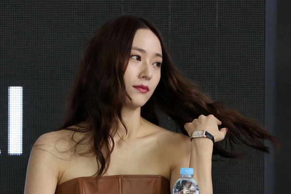 영화 ‘짱구’ 배우 정수정이 20일 부산 해운대구 영화의전당 BIFF 야외무대에서 제30회 부산국제영화제 오픈토크를 하고 있다. 2025.9.20<br>뉴시스