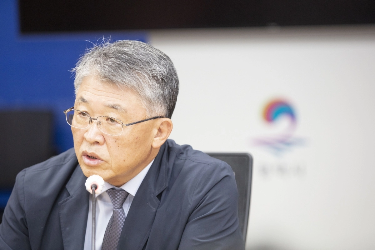 아주대학교 최기주 총장이 19일 평택시청에서 평택병원 건립과 관련한 대학 입장을 밝히고 있다. (평택시 제공)