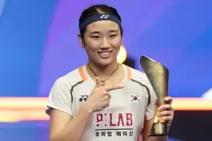 ‘셔틀콕 여제’ 안세영, 33분 만에 한웨 누르고 정상…중국 마스터스 2연패