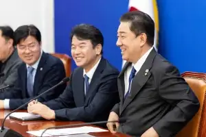 ‘조희대·한덕수 회동설’ 후폭풍… 與 “본질 왜곡” 野 “민주 해산”
