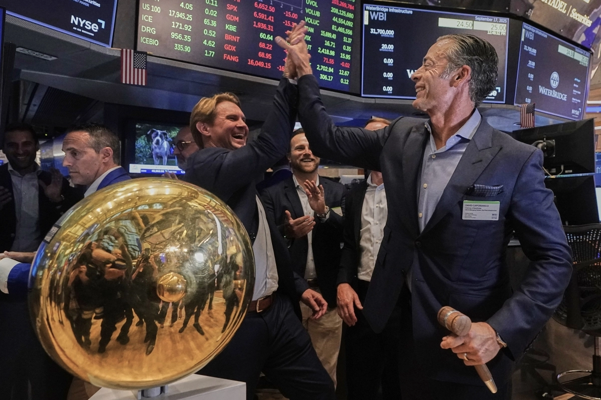 미 연준(FRB)이 9개월 만에 처음으로 금리를 인하한 데 이어 18일 미 증시 선물 시장이 S&amp;P 500 지수 선물 0.8%, 다우존스산업평균 지수 선물은 0.7%,, 나스닥 선물은 1.1% 급등하면서 월가가 이날 사상 최고치로 개장할 것을 예고했다. 2025.09.18. AP뉴시스