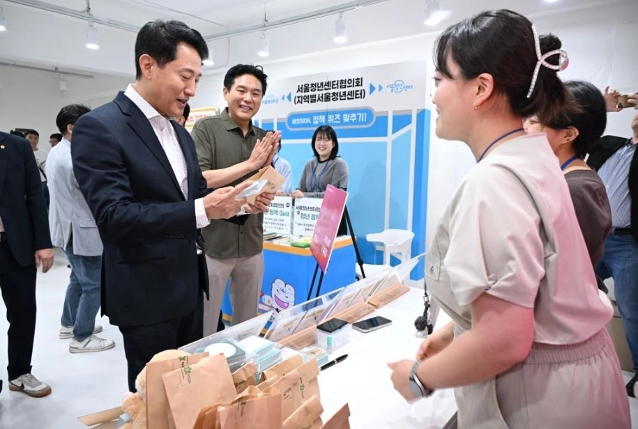 지난 20일 오세훈 시장과 함께 ‘2025년 청년의 날 기념식’에 참석한 김길영 위원장