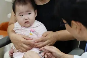 [포토] 독감 예방접종 받는 아이