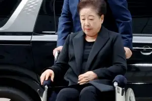 [포토] 통일교 한학자 총재, 휠체어 타고 구속심사 출석