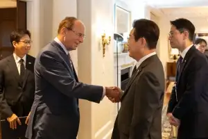 이 대통령 만난 블랙록 CEO “한국, 아태 지역 AI 수도 되도록 협력”
