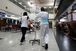 내년부터 중증 환자 간병비 본인 부담 30%로 낮춘다